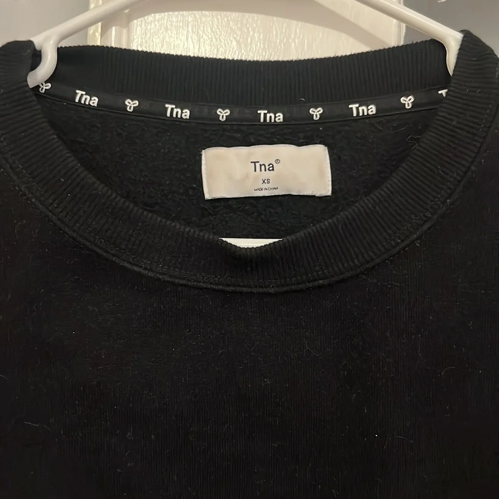 Aritzia cropped sweatshirt - Picture 2 of 3
